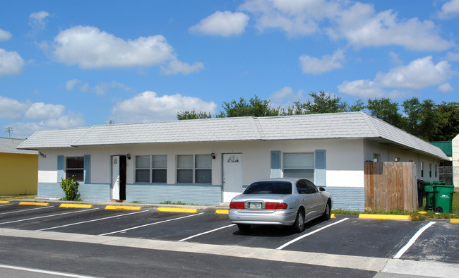 3930 NW 30th Ter in Lauderdale Lakes, FL - Building Photo - Building Photo