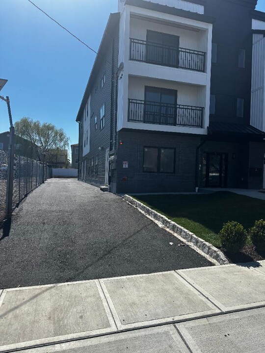 1016 Augusta St in Elizabeth, NJ - Building Photo