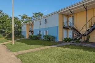 Marina SOL in Pensacola, FL - Building Photo