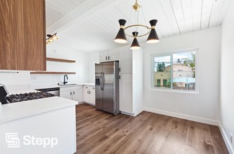 2223 Myrtle Ave in Long Beach, CA - Building Photo - Interior Photo