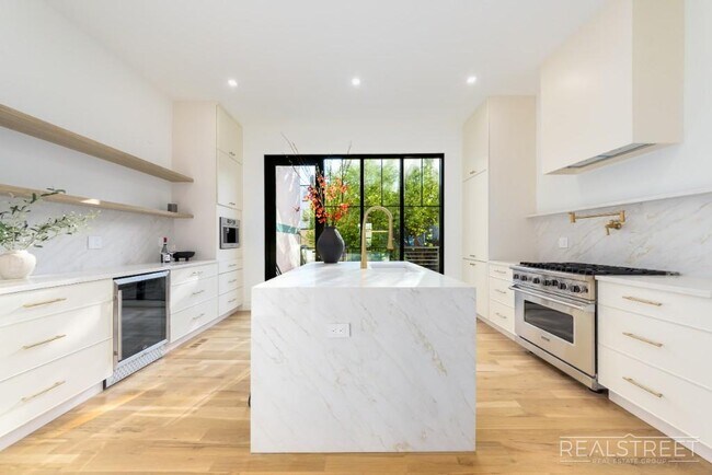 Stunning Brand New Townhouse for Rent in B in Brooklyn, NY - Foto de edificio - Building Photo