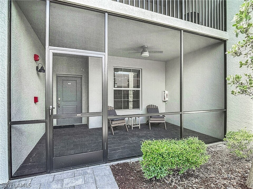 6082 National Blvd in Ave Maria, FL - Foto de edificio