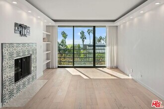 2920 Neilson Way in Santa Monica, CA - Building Photo - Building Photo