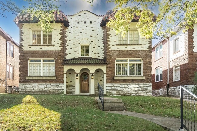 7218 Forsyth Blvd, Unit 2W