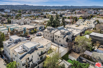 10821 Morrison St in Los Angeles, CA - Building Photo - Building Photo