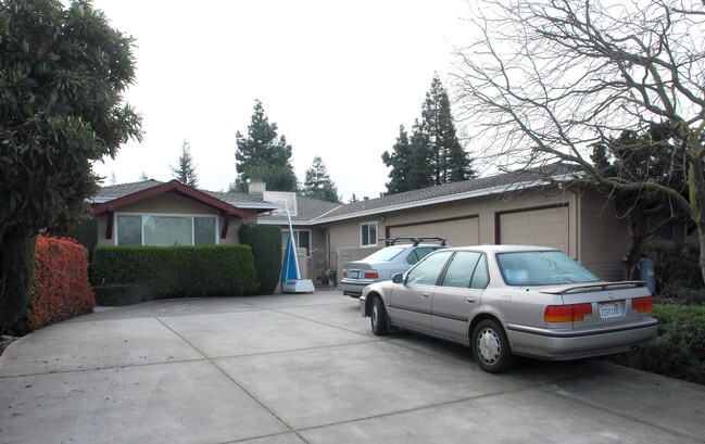 723-725 Sylvan Ave in Mountain View, CA - Building Photo - Building Photo