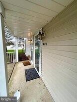 904B Oliphant Ln in Mount Laurel, NJ - Building Photo