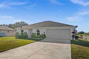 428 Piedmont St in Lehigh Acres, FL - Building Photo