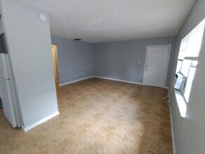 2420-2422 Chestnut Woods Dr in Lakeland, FL - Building Photo - Building Photo
