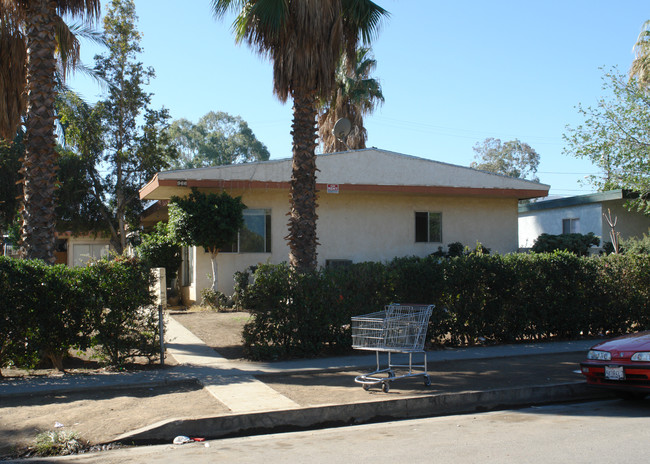 966 W 5th St in Corona, CA - Building Photo - Building Photo