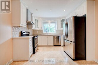 114 Alderbury Dr in Markham, ON - Building Photo - Building Photo