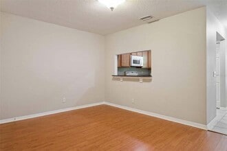 9412 Charlesberg Dr in Tampa, FL - Foto de edificio - Building Photo