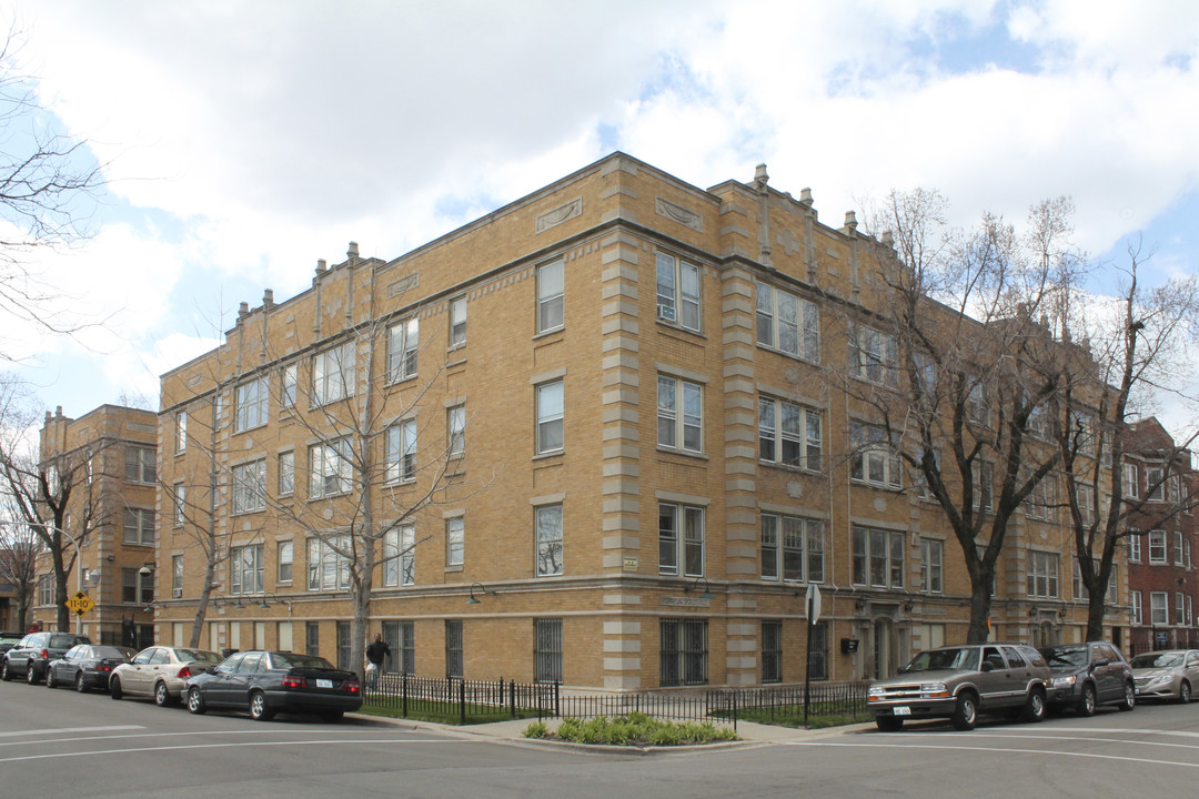 The Edgewater Gardens in Chicago, IL - Building Photo