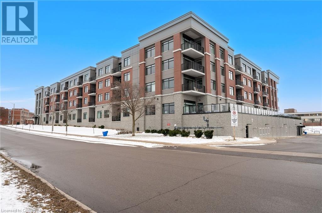 1 Redfern Ave in Hamilton, ON - Building Photo