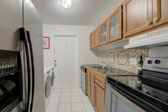 850 E Commercial Blvd in Oakland Park, FL - Foto de edificio - Building Photo