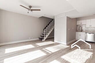 744 W Gordon Ter in Chicago, IL - Foto de edificio - Building Photo