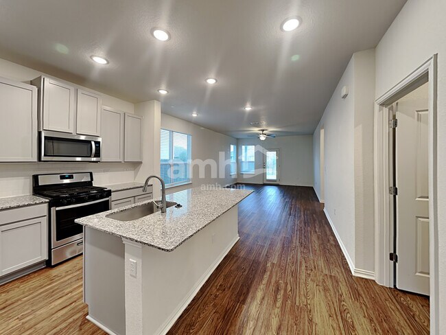 2714 Brogan Crk in Canyon Lake, TX - Building Photo - Building Photo