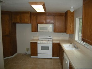 385 Zachary Dr in Vacaville, CA - Building Photo - Building Photo