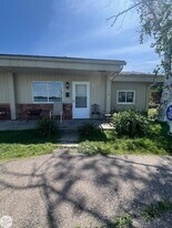 9237 N River Rd in Algonac, MI - Building Photo