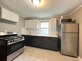 35 Schuyler Ave, Unit 3