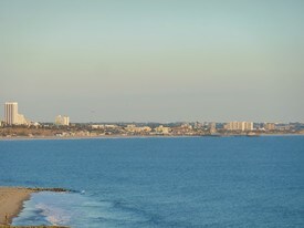18109 Coastline Dr in Malibu, CA - Building Photo