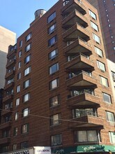 300 E 95th St in New York, NY - Building Photo - Building Photo