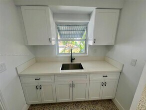 1710 Arthur St in Hollywood, FL - Foto de edificio - Building Photo
