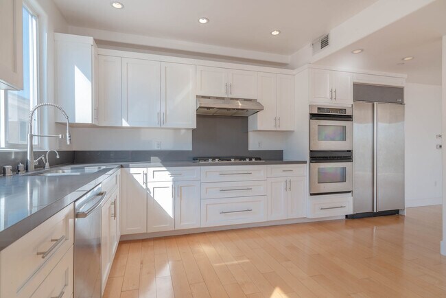 1450 S Beverly Dr in Los Angeles, CA - Building Photo - Building Photo