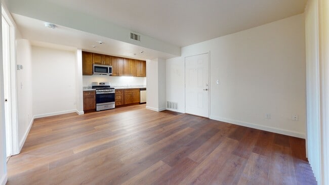 property at 1285 Lakeview Cir