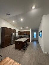 9101 Blossom Crk Dr in Shafter, CA - Building Photo - Building Photo