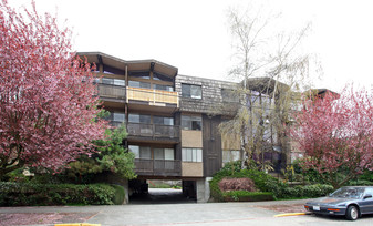 Lakeland Apartments