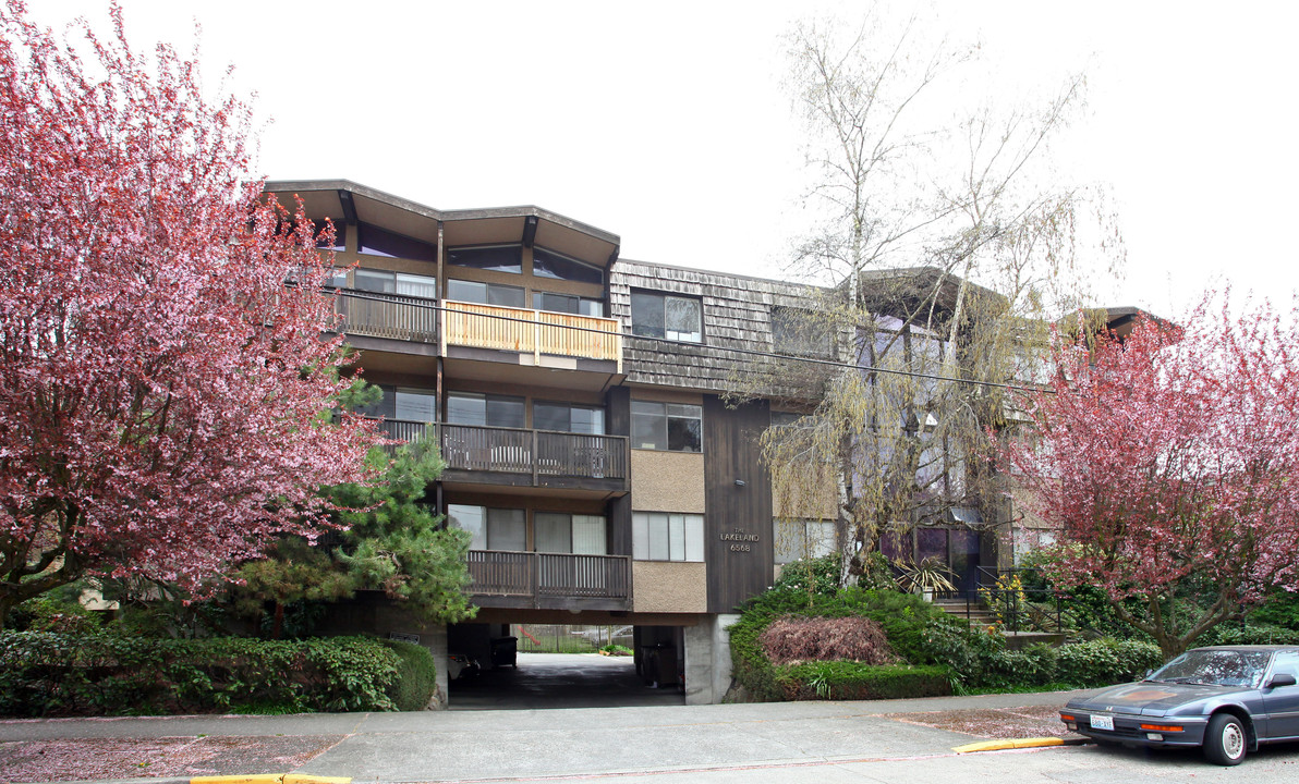 Lakeland Apartments in Seattle, WA - Building Photo