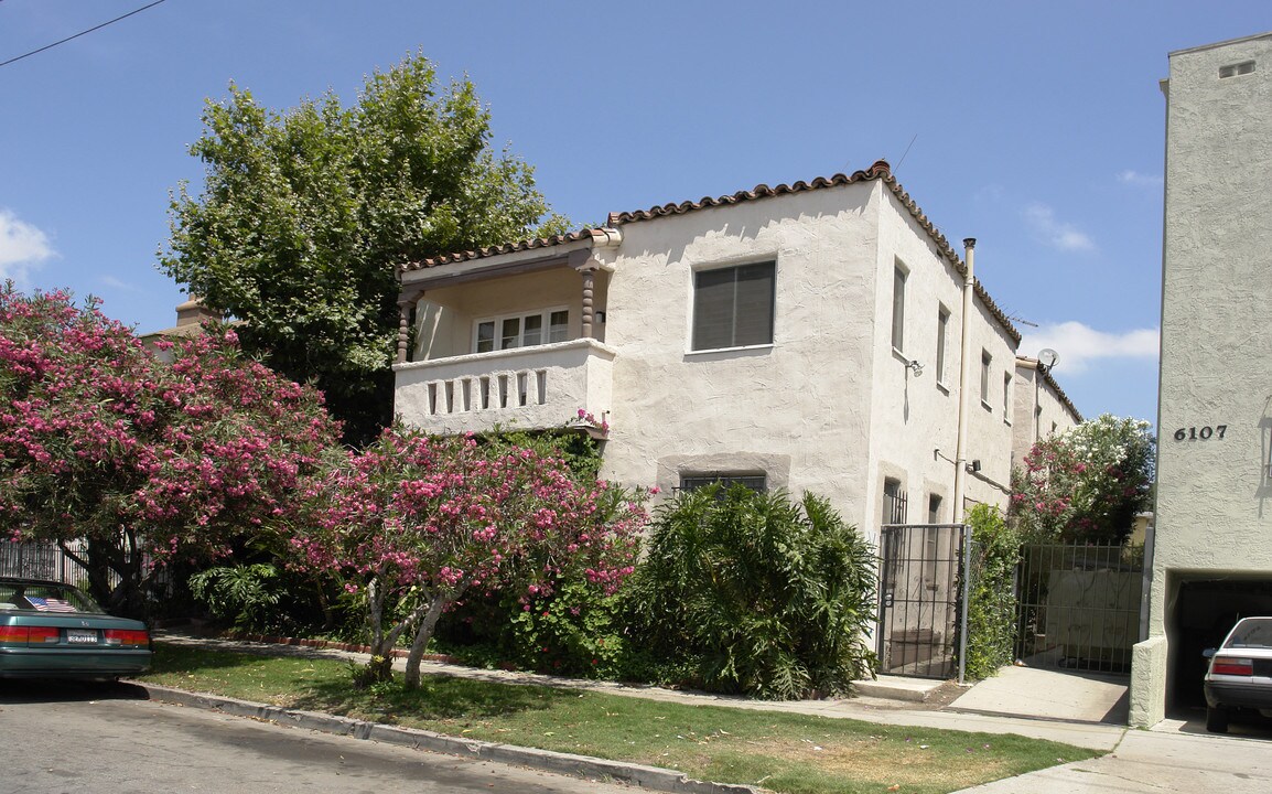 6111 Romaine St in Los Angeles, CA - Building Photo