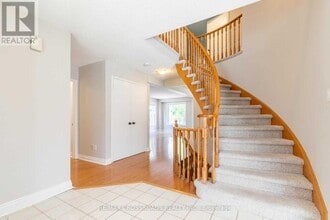 462 Alex Doner Dr in Newmarket, ON - Building Photo - Building Photo