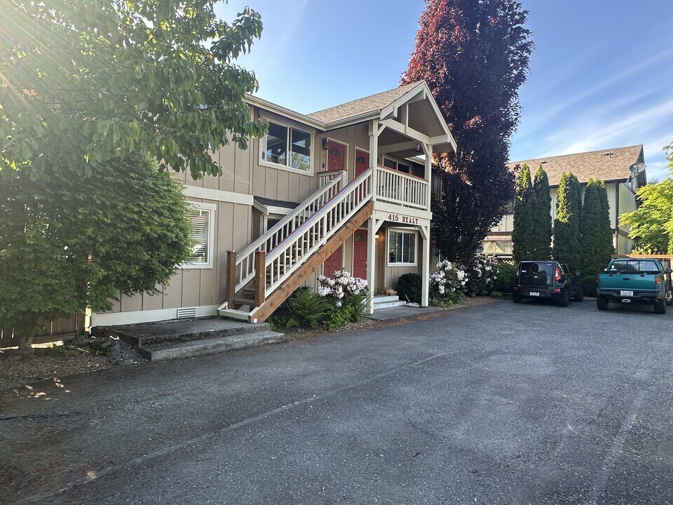 415 Healy Ave S in North Bend, WA - Building Photo