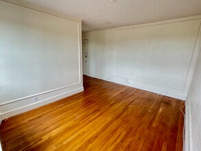 2007 Commonwealth Ave, Unit 27 in Auburndale, MA - Building Photo - Building Photo