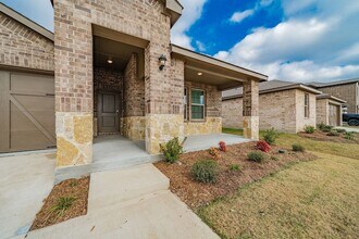 2147 Thornton Dr in Crandall, TX - Foto de edificio - Building Photo