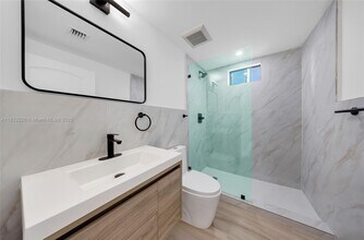 1335 SW 4th St-Unit -2 in Miami, FL - Building Photo - Building Photo