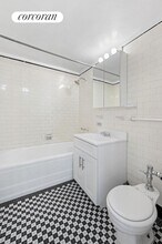 200 W 16th St in New York, NY - Building Photo - Building Photo
