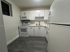 11309 SW 200th St, Unit 103C in Miami, FL - Foto de edificio - Building Photo