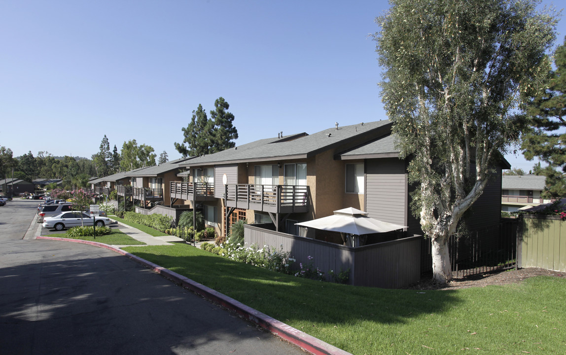 Woodlake Village I in La Habra, CA - Building Photo