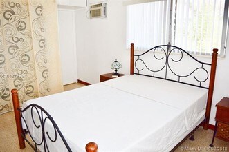 7300 Byron Ave-Unit -14A in Miami, FL - Building Photo - Building Photo