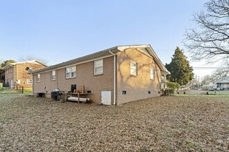 107 Maple Dr in Mount Holly, NC - Building Photo - Building Photo