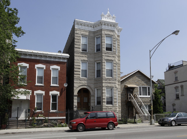 1818 W Augusta Blvd in Chicago, IL - Building Photo - Building Photo