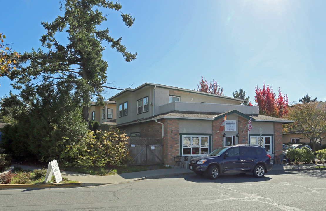 2235 Harbour Rd in Sidney, BC - Building Photo