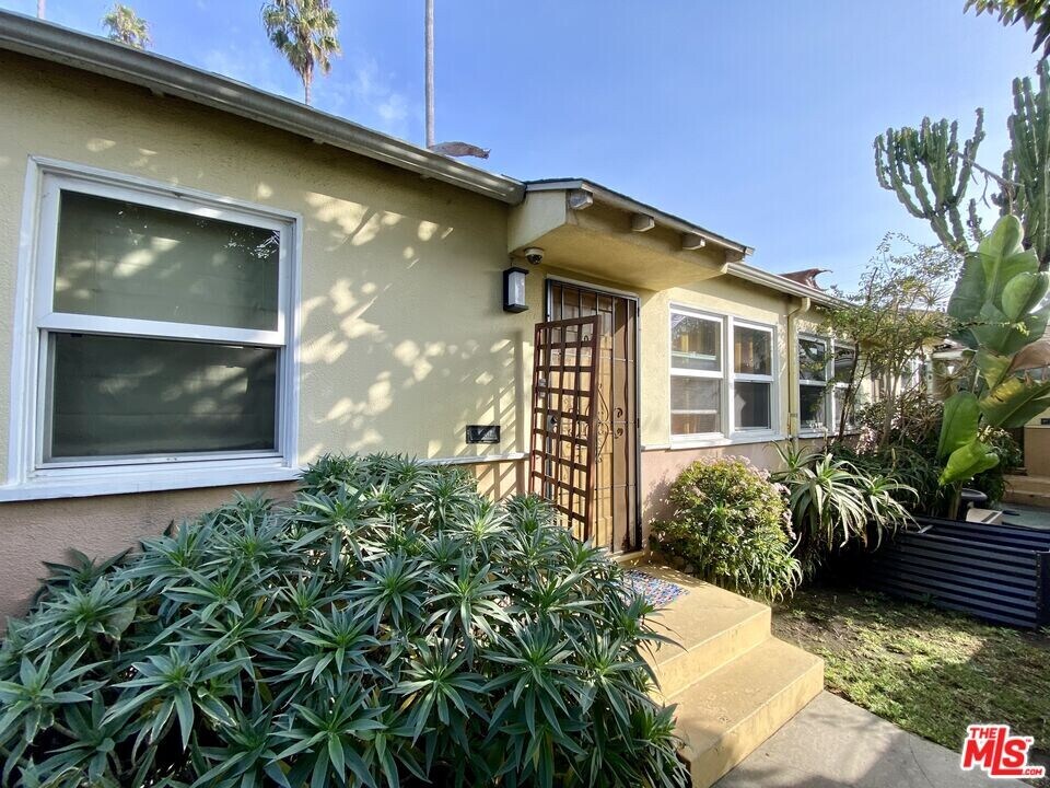604 Venezia Ave in Los Angeles, CA - Building Photo