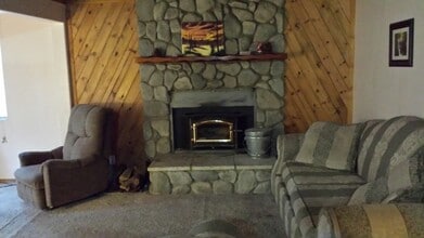 1037 E Country Club Blvd in Big Bear, CA - Building Photo - Building Photo