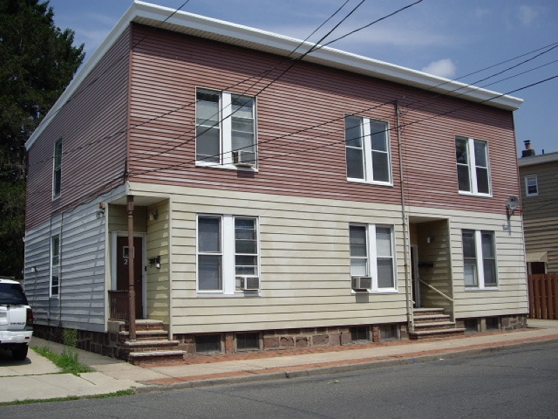 21 E Barbour St in Haledon, NJ - Building Photo