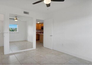 4275 NW S Tamiami Canal Dr in Miami, FL - Building Photo - Building Photo