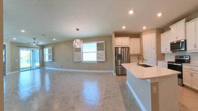 419 Ibiza Lp in Venice, FL - Building Photo - Building Photo